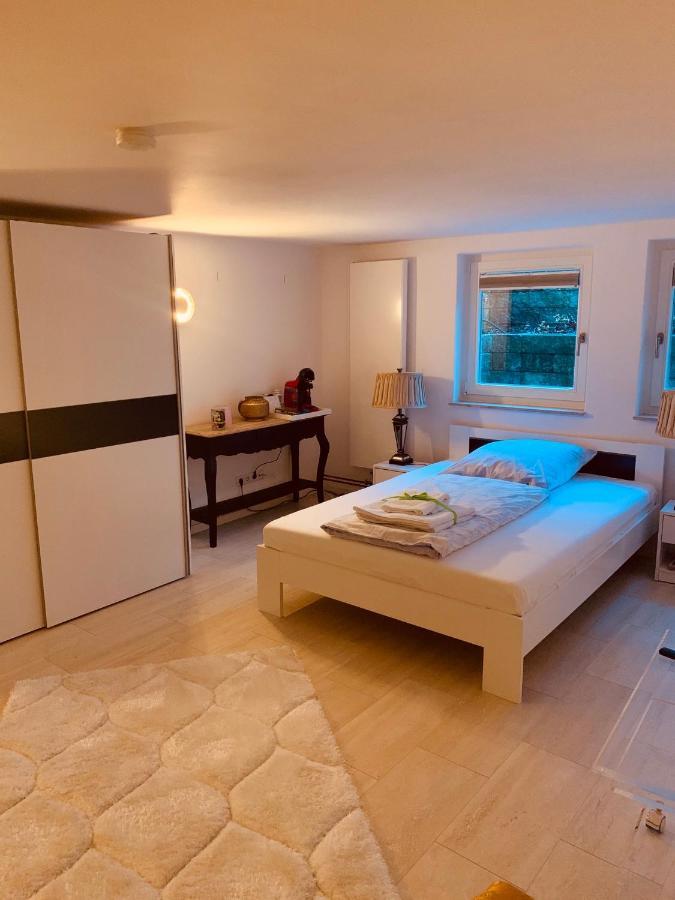 Souterrain Zimmer Mit Separatem Eingang Und Bad Düsseldorf Zewnętrze zdjęcie