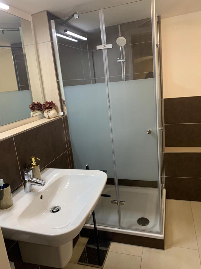 Souterrain Zimmer Mit Separatem Eingang Und Bad Düsseldorf Zewnętrze zdjęcie