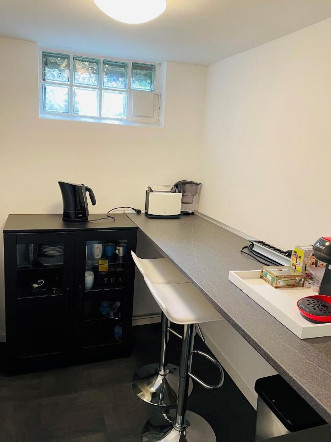 Souterrain Zimmer Mit Separatem Eingang Und Bad Düsseldorf Zewnętrze zdjęcie