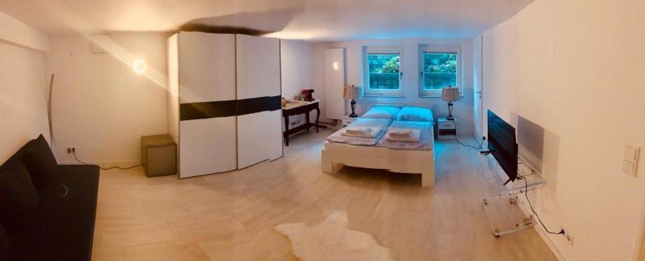 Souterrain Zimmer Mit Separatem Eingang Und Bad Düsseldorf Zewnętrze zdjęcie